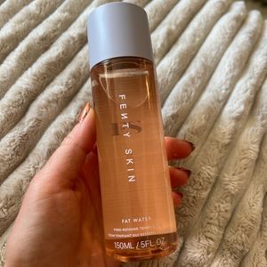 Fenty Skin
Fat Water Niacinamide Pore-Refining Toner Serum with Barbados Cherry